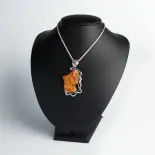 Srebrny wisior z bursztynem fantazyjny Srebrny wisior z bursztynem fantazyjny